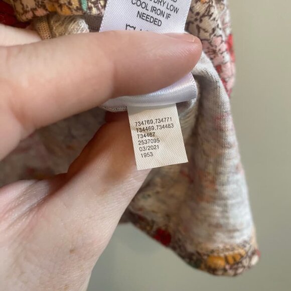 Maurices Floral Smocked Tank Size Medium - Picture 5 of 5